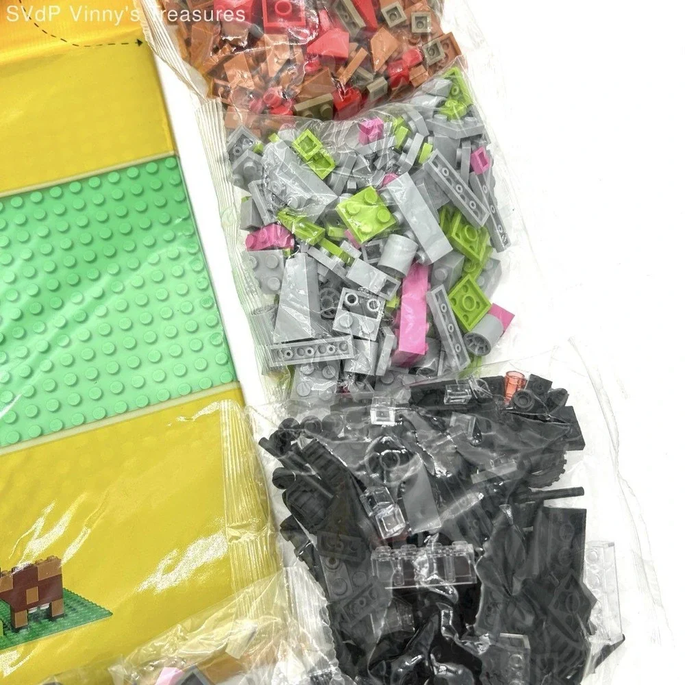 LEGO Classic Bricks Lot and 10700 Green Baseplate Building Toy